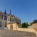 Comfortable Under The St. Barbara's Cathedral 公寓 库特纳霍拉