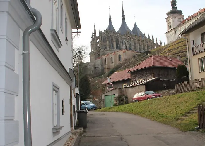 Comfortable Under The St. Barbara's Cathedral Kutná Hora