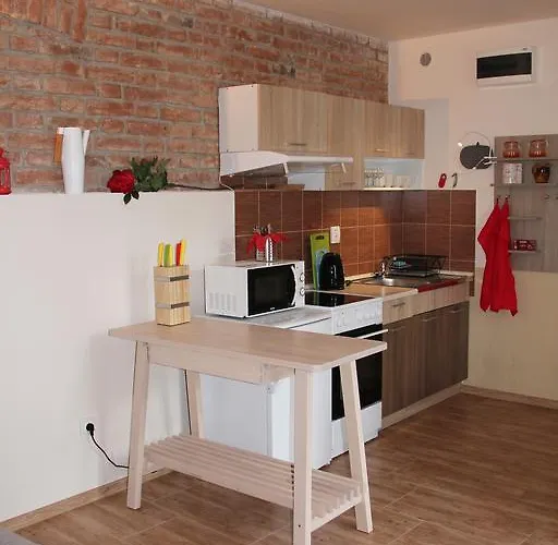 Comfortable Under The St. Barbara's Cathedral Apartman *